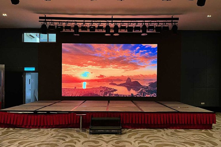 INDOOR LED SCREEN